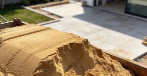 Ile waży 1m3 piasku? Waga metra sześciennego i kalkulator piasku